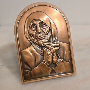 Mother Teresa Cooper Plaque Wood Stand